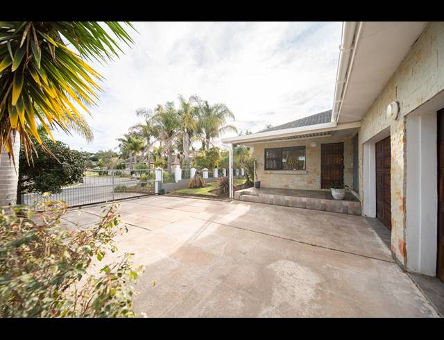 4 BEDROOM HOUSE FOR SALE IN DORCHESTER HEIGHTS